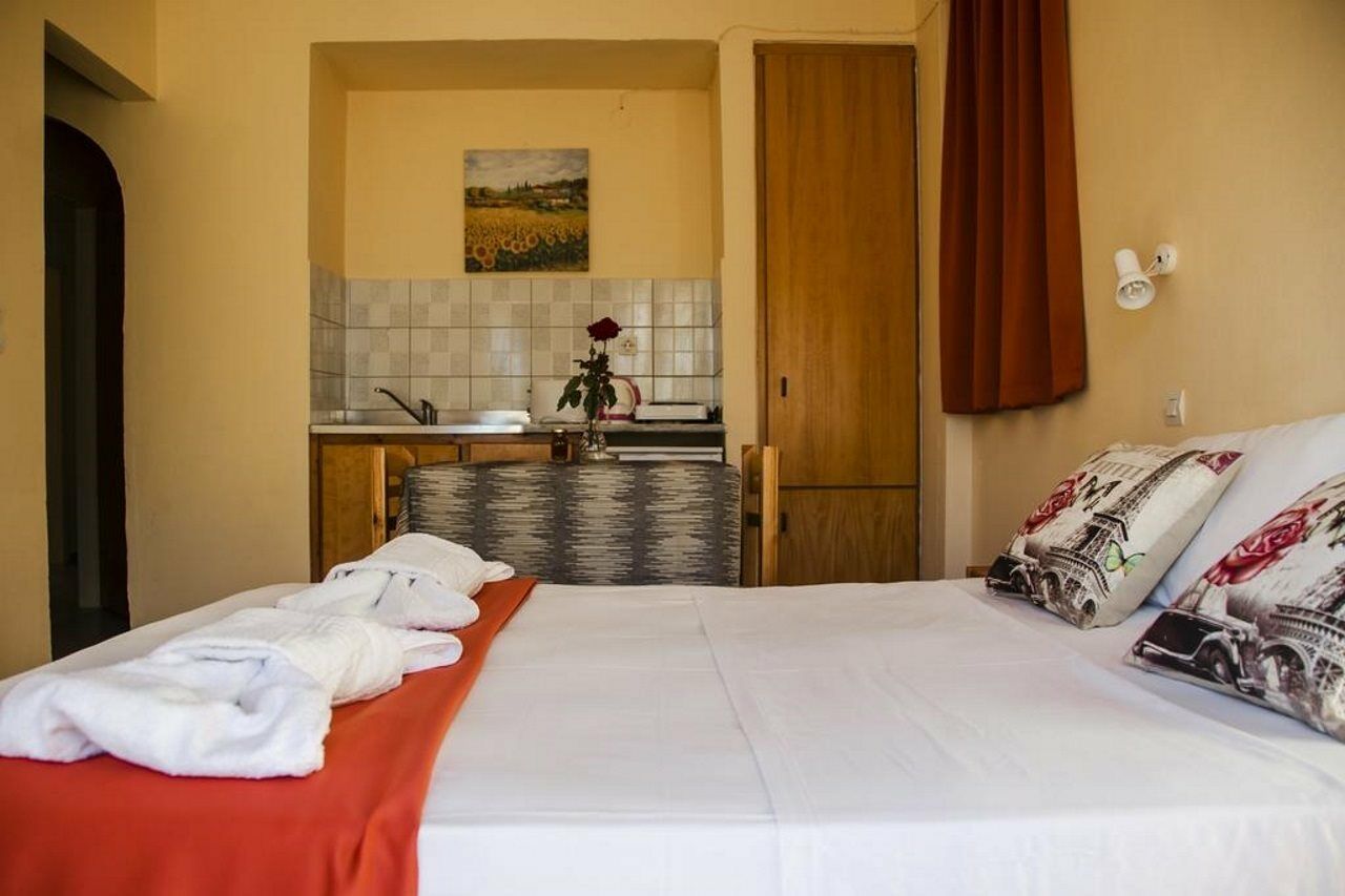 קפלוס Yiannis The Beekeeper Apartments מראה חיצוני תמונה